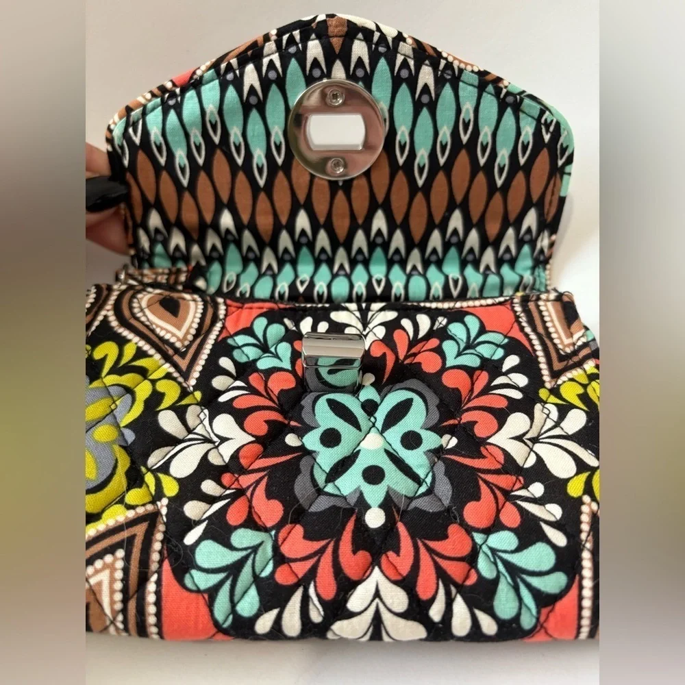 Vera Bradley NWOT Sierra Stream paisley print turn lock front wallet wristlet - Picture 4 of 9